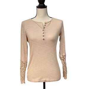 Chic Beige Button-Down Women's Top with Lace Sleeves